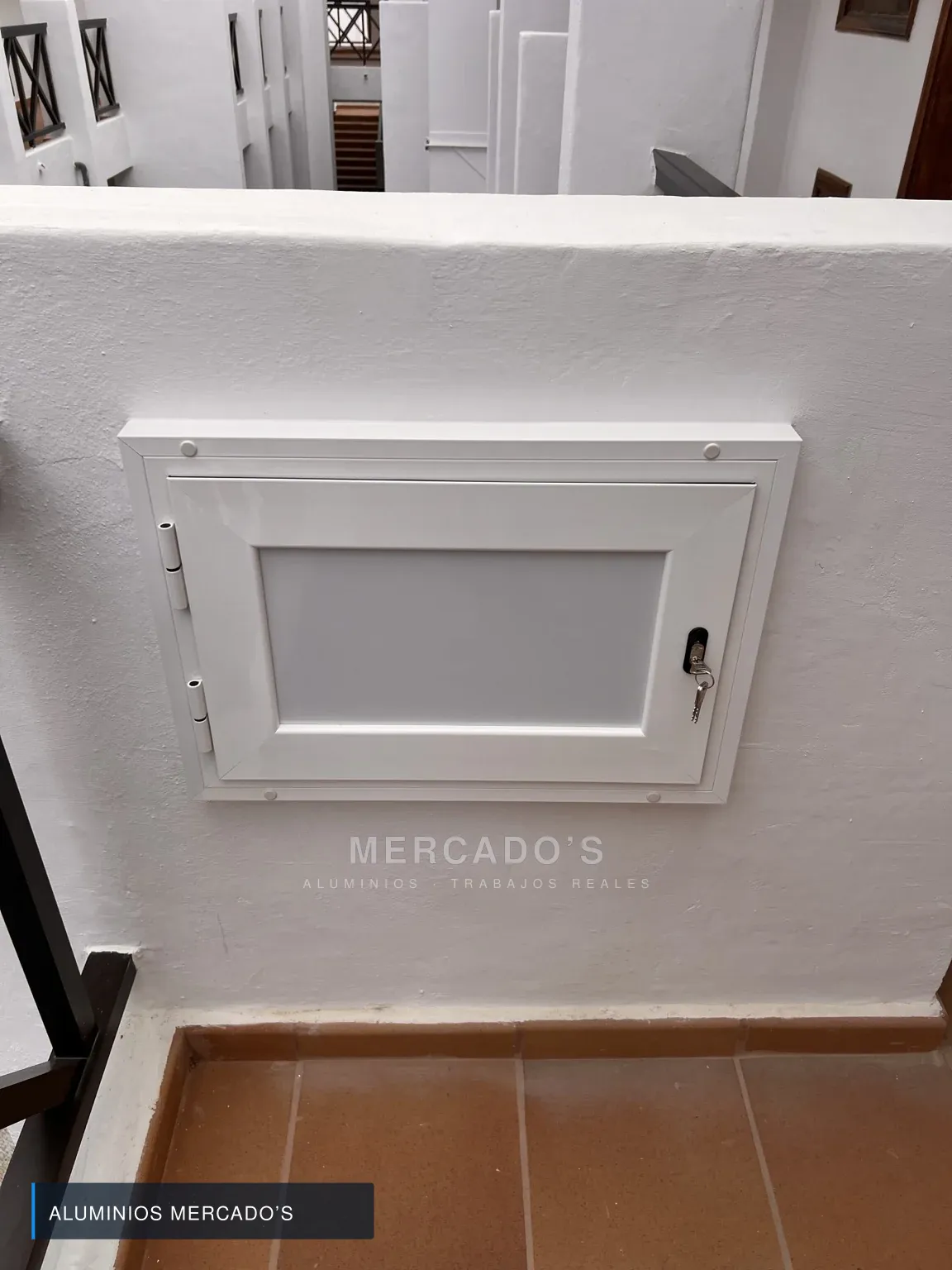 Tapa de contador de panel ciego blanco